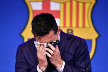 Sambil Menangis, Messi: Gabung PSG Mungkin Saja!