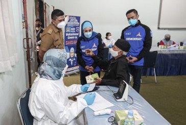 Bantu Percepat Penanganan Covid-19, Melani Suharli dan Ali Muhammad Johan Gelar 1.000 Vaksinasi di Dapilnya