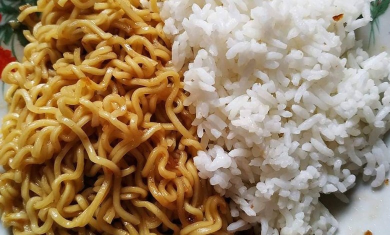 Bahaya Makan Mi Instan Dicampur Nasi