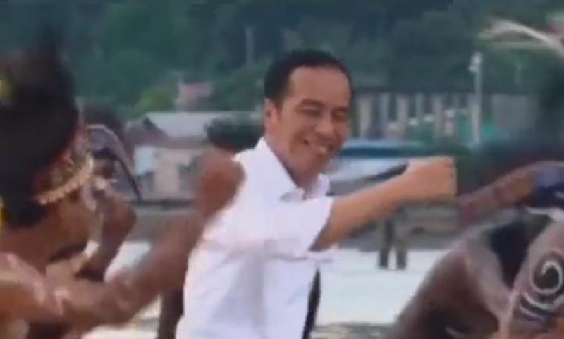 Video Beredar Jokowi Joget Tanpa Masker, Fadjroel: Itu Tidak Benar