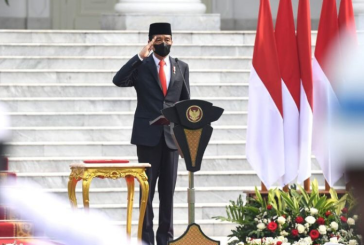 Presiden Jokowi Pimpin Upacara Peringatan ke-76 Hari TNI di Istana Merdeka