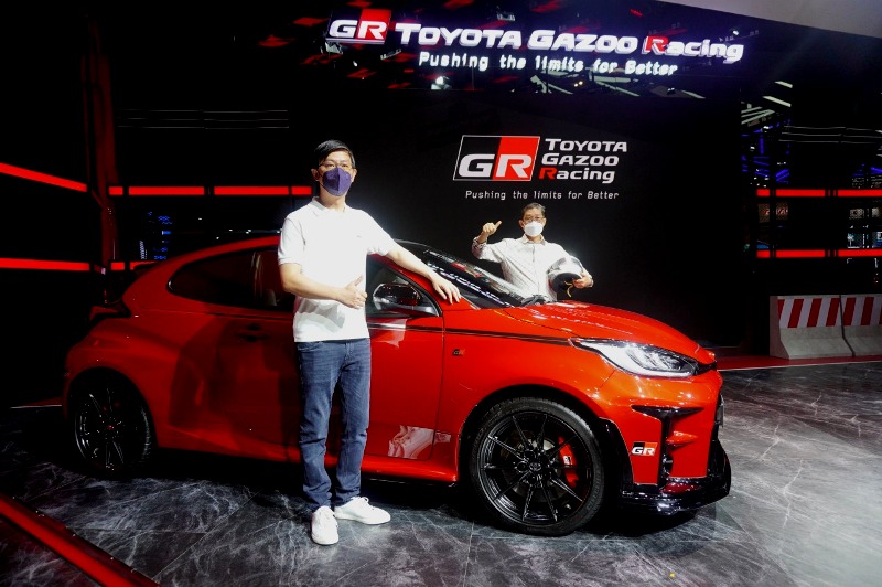 Toyota Serah Terima GR Yaris kepada Pelanggan di Pameran GIIAS 2021