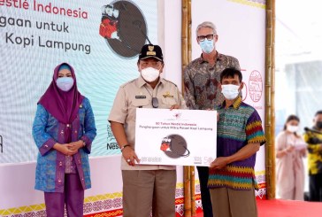 Rayakan 50 Tahun di Indonesia, Nestlé Berikan Penghargaan kepada Para Petani Kopi di Lampung