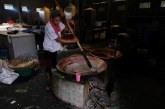 FOTO Pembuatan Dodol Jelang Imlek di Neglasari