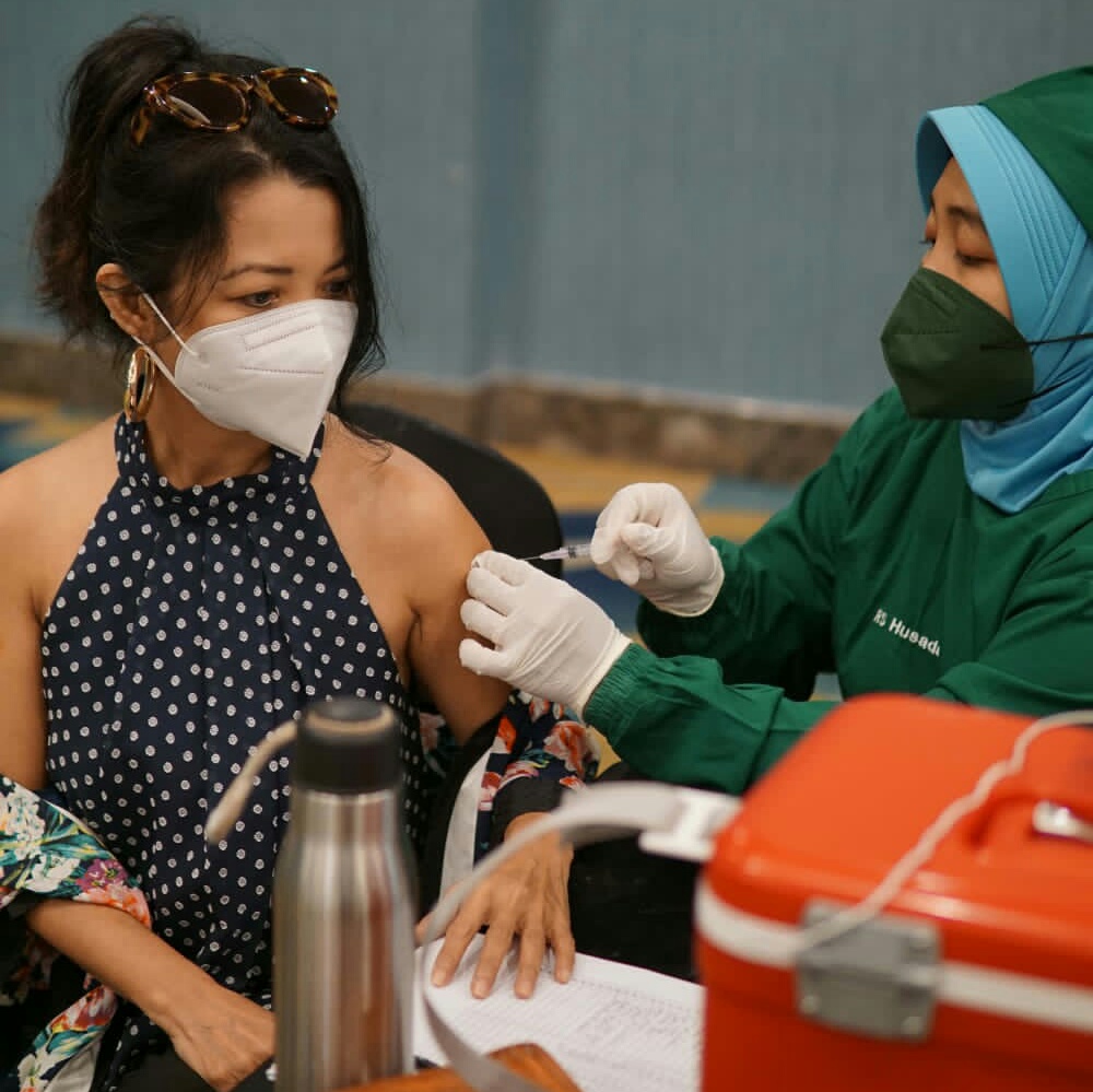 Dukung Pemerintah Kendalikan Covid-19,  Senayan City dan UOB Indonesia Gelar Program Gratis Vaksinasi Booster