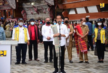 Jokowi Apresiasi Program Revitalisasi Kawasan Budaya  Kampung Ulos Hutaraja