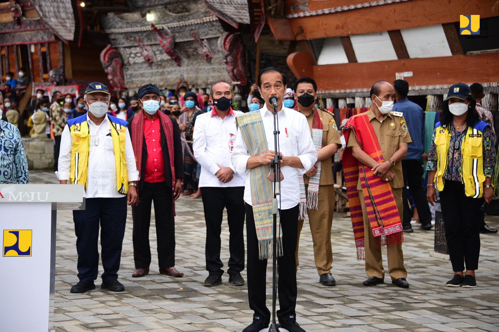 Jokowi Apresiasi Program Revitalisasi Kawasan Budaya  Kampung Ulos Hutaraja