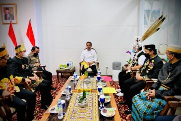 Jokowi Dengarkan Aspirasi dari Para Tokoh Masyarakat dan Adat Terkait IKN