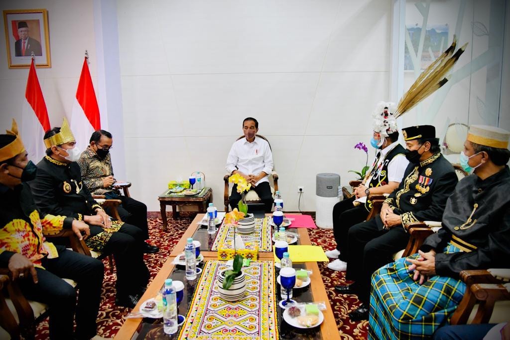 Jokowi Dengarkan Aspirasi dari Para Tokoh Masyarakat dan Adat Terkait IKN