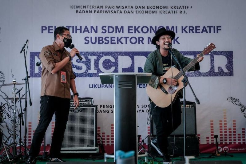 Perkuat Skill dan Inovasi, Sandiaga Dorong Pelaku Ekraf Subsektor Musik di Likupang
