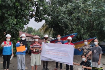 Elnusa Petrofin Bagikan Alat Navigasi GPS kepada Kelompok Nelayan di Minahasa Selatan