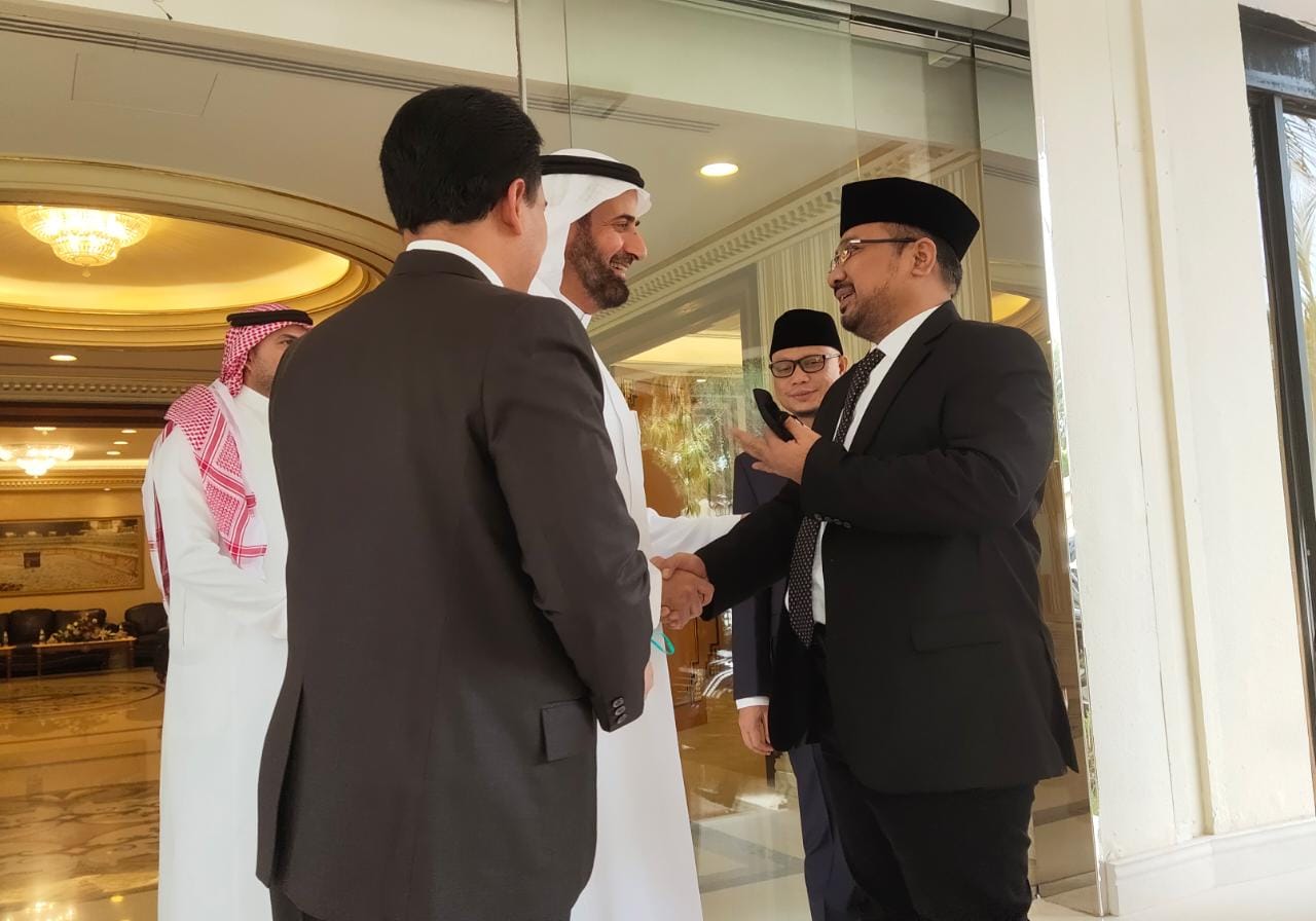 Bertemu dengan Menteri Haji, Yaqut Dapat Penjelasan Ada Pemberangkatan Jemaah dari Luar Arab Saudi