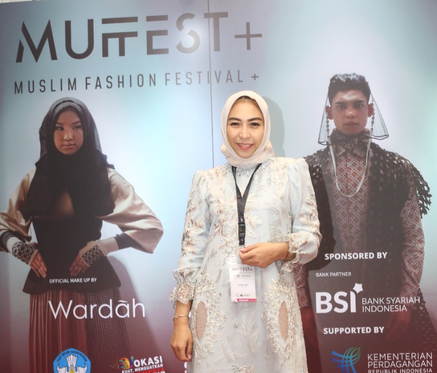 Keren! Dina Mulya Persembahkan Rancangan Elegan di Muffest 2022