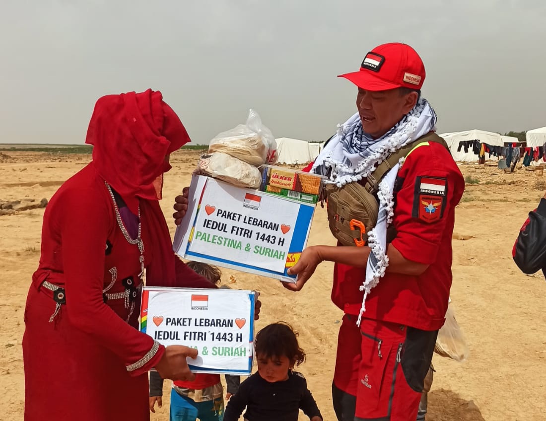 Ramadhan, Eko Sulistio Berbagi Ribuan Paket Lebaran untuk Pengungsi Palestina
