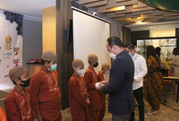 Puncak Acara Hari Jadi ke-7 THE 1O1 Hotel Jakarta Sedayu Darmawangsa dirayakan bersama Yayasan Anak Yatim