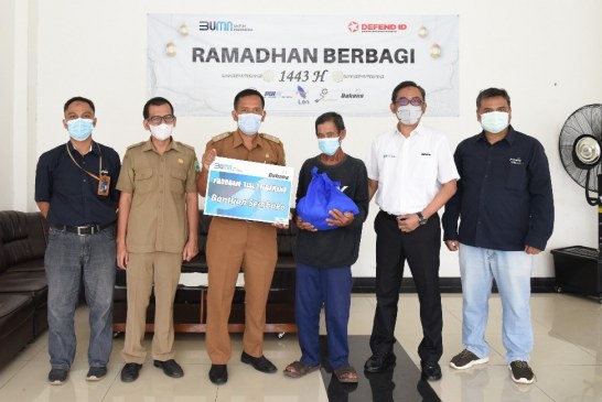 Sambut Lahirnya Holding DEFEND ID, PT DAHANA Sebar Sembako di Kabupaten Subang