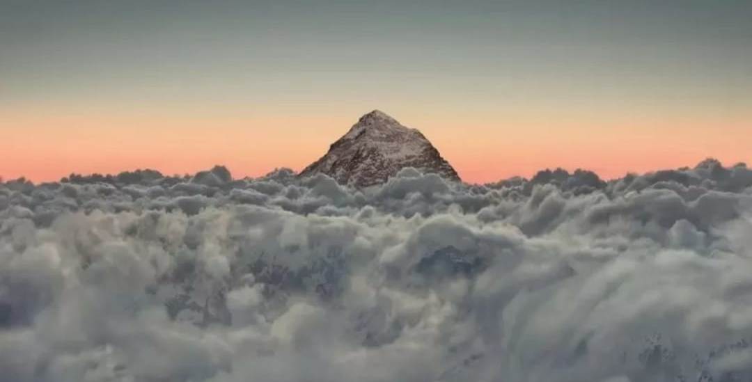 Wow! Puncak Gunung Everest Terus Bertambah Tinggi