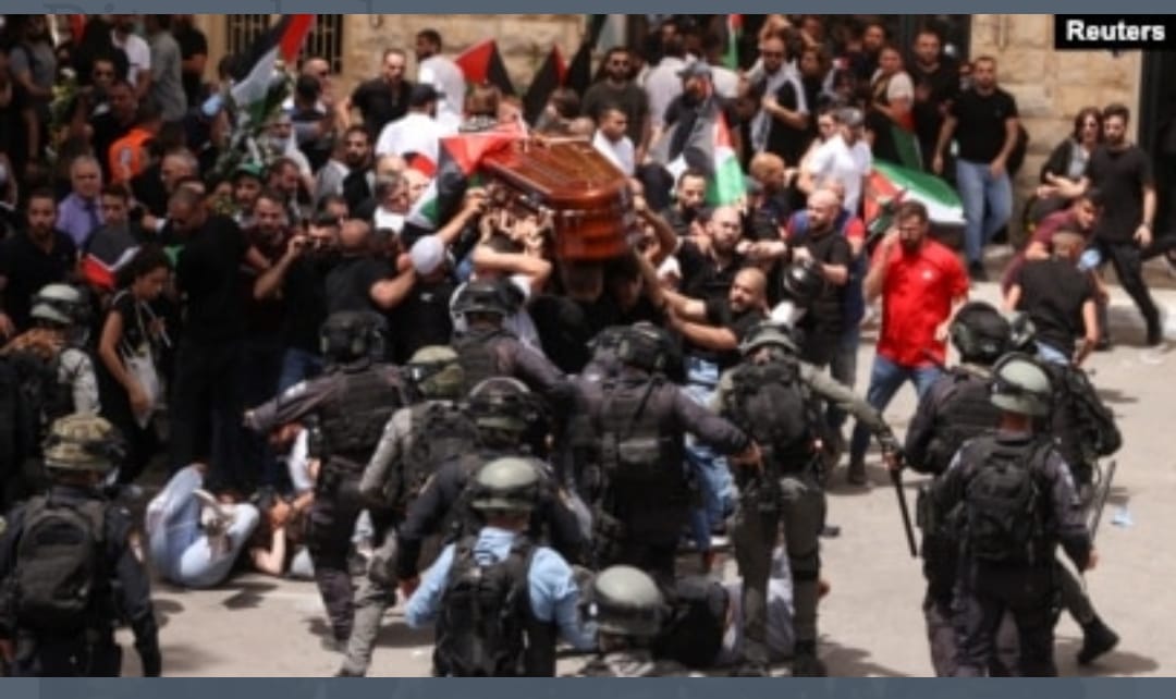 Pemakaman Wartawan Palestina: Polisi Israel Pukuli Pelayat, Peti Jenazah Jatuh