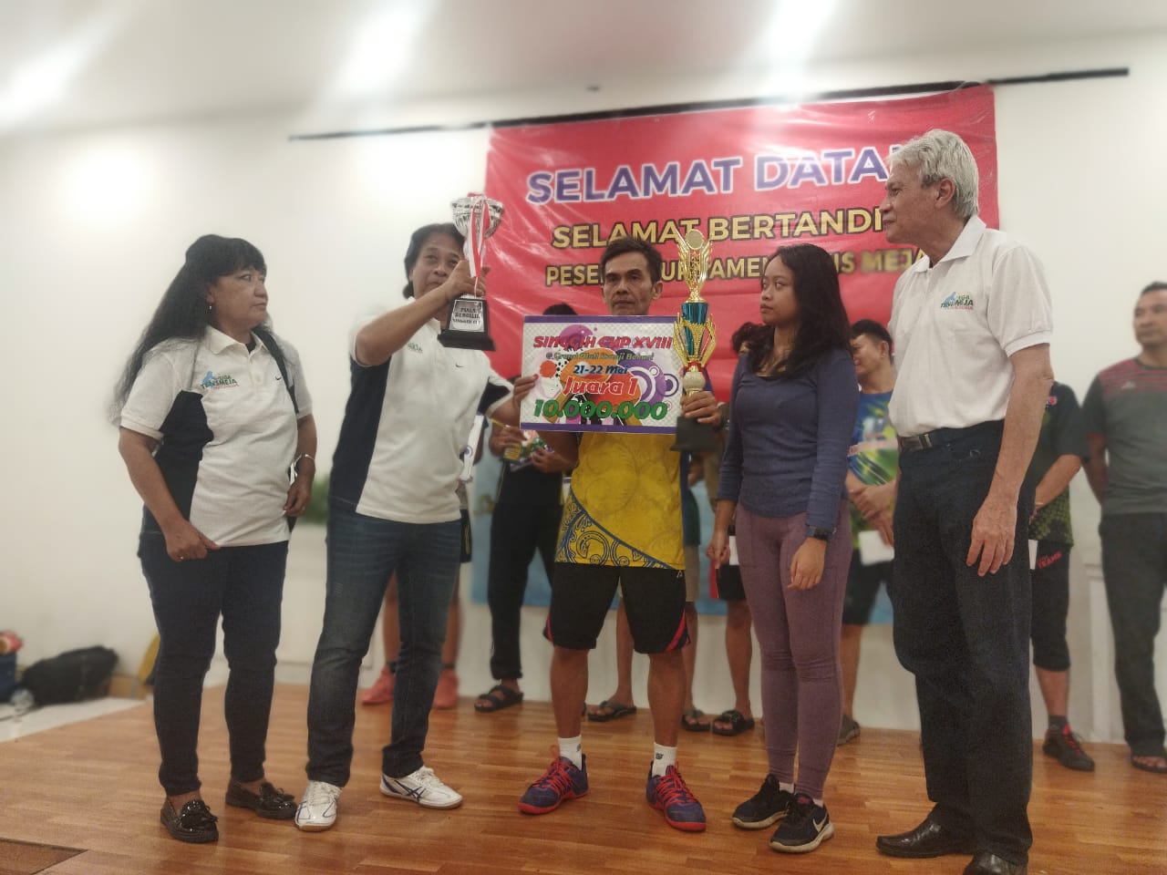 Dadang Juara I Turnamen Tenis Meja Singgih Cup XVIII di Grand Mall Bekasi
