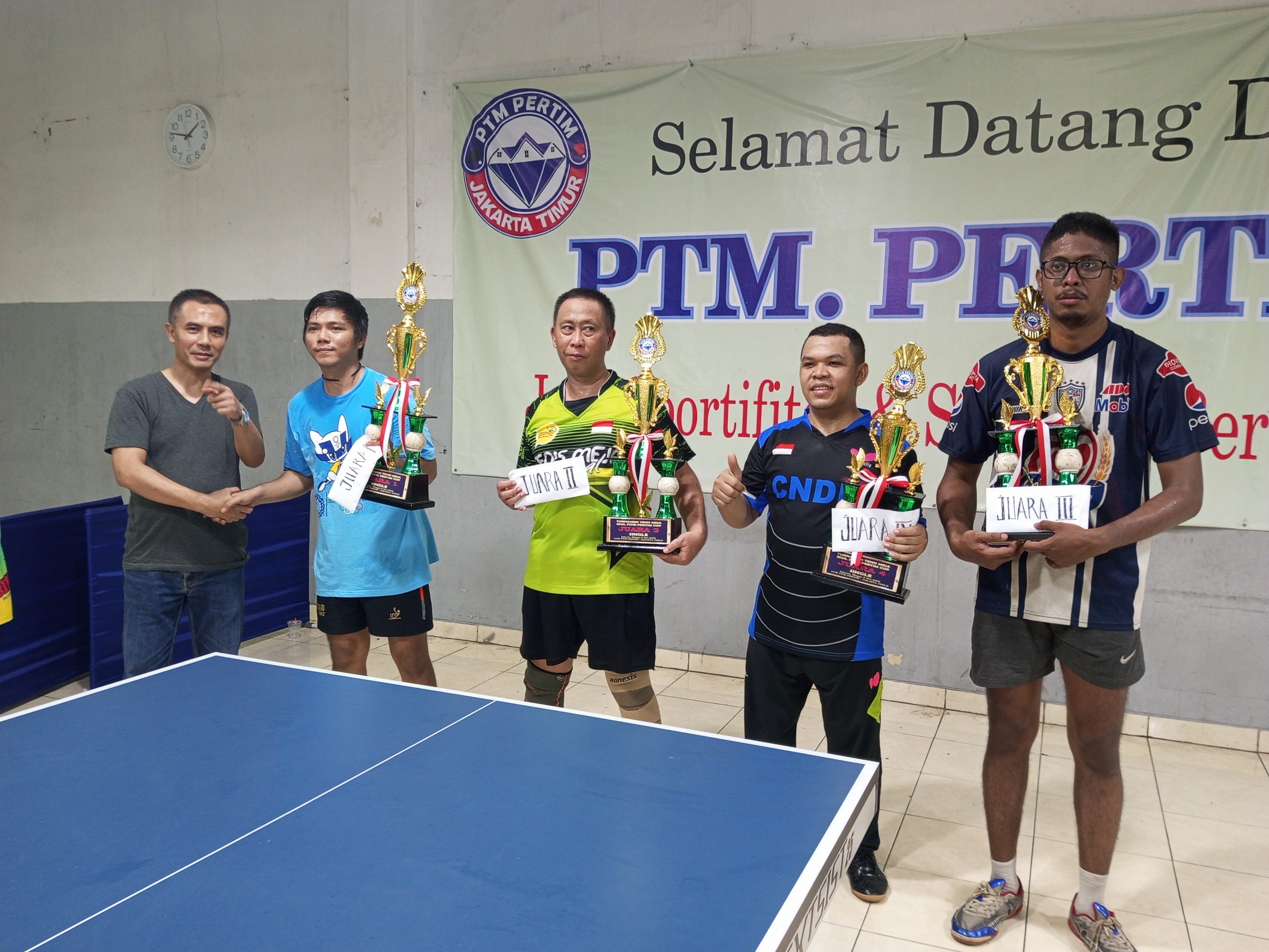 Rian (PTM Yuna) Juara I dan Edy Mulyawan (PTM EDYMCS) Juara II Turnamen Tenis Meja PTM Pertim