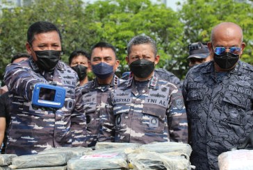 Kerja Sama TNI AL-BNN Gagalkan Peredaran 179 Kg Kokain 