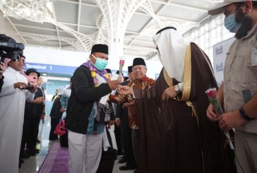 Jemaah Haji Indonesia Kloter Pertama Embarkasi Solo Mendarat di Madinah