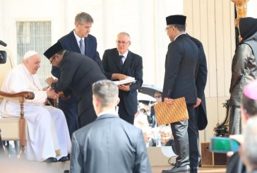 Beraudiensi dengan Paus Fransiskus di Vatikan, Menag Yaqut Sampaikan Undangan Presiden Jokowi