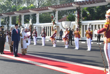 Presiden Jokowi dan Ibu Iriana Disambut Tradisi Penyambutan oleh Taruna Akpol