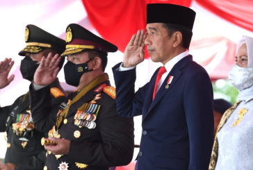 Peringatan ke-76 Hari Bhayangkara, Jokowi Apresiasi Kerja Keras Polri Layani Masyarakat