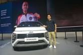 Atlet Bulu Tangkis Anthony Ginting Kunjungi Booth Hyundai di GIIAS 2022