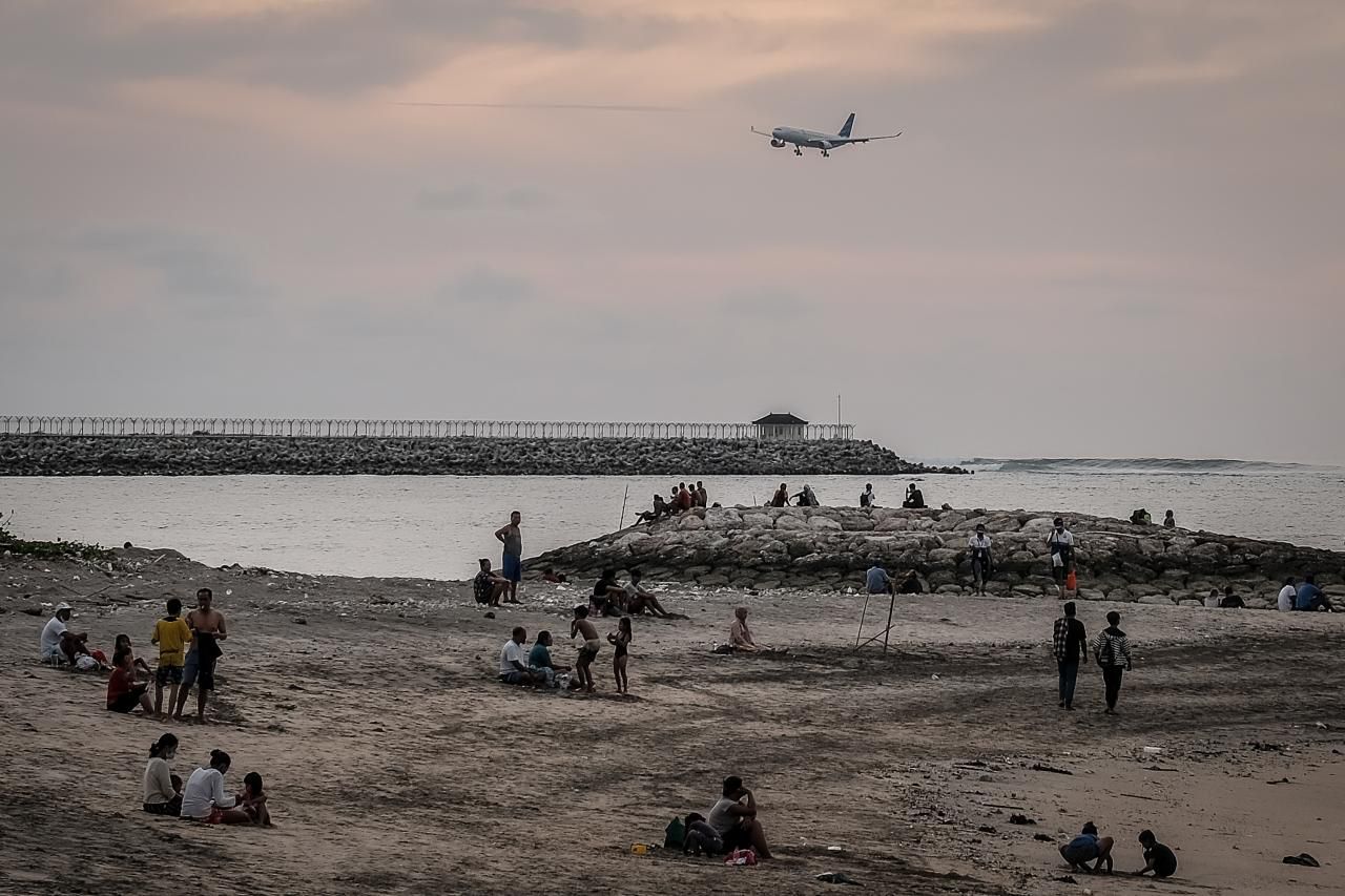 Harga Tiket Pesawat Turun 15 Persen, Menparekraf: Angin Segar bagi Industri Pariwisata