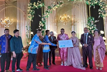 Wow! Dukcapil Beri Langsung 6 Dokumen Kependudukan Pasangan Menikah di Nabire, Papua