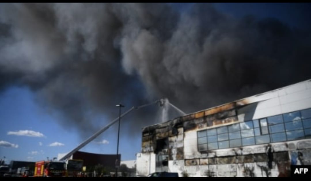 Pasar Makanan Terbesar di Dunia di Paris Terbakar