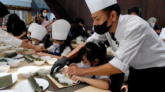 Alihkan Perhatian dari Main Gadget, Yuk Ajak Anak Belajar Buat Sushi
