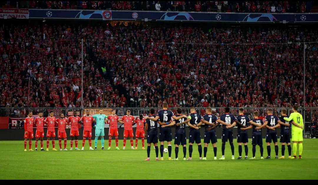 Spanduk Fans Bayern Munich: “Lebih 100 Orang Dibunuh Polisi” dalamTragedi Kanjuruhan