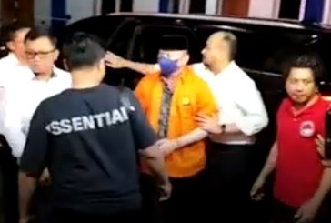 Gunakan Baju Oranye, Teddy Minahasa Resmi Ditahan di Polda Metro Jaya