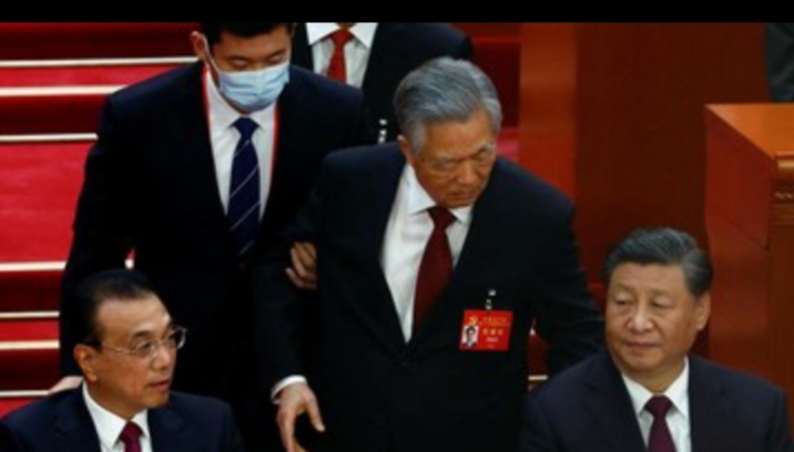 “Pesaing” Presiden Xi Jinping Kepergok Berdebat Sebelum Digiring Keluar di Kongres PKC