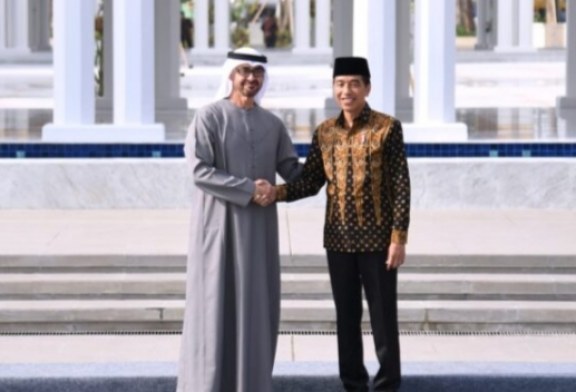 Berkapasitas 10 Ribu Jemaah. Presiden Jokowi dan Presiden MBZ Resmikan Masjid Raya Sheikh Zayed Solo