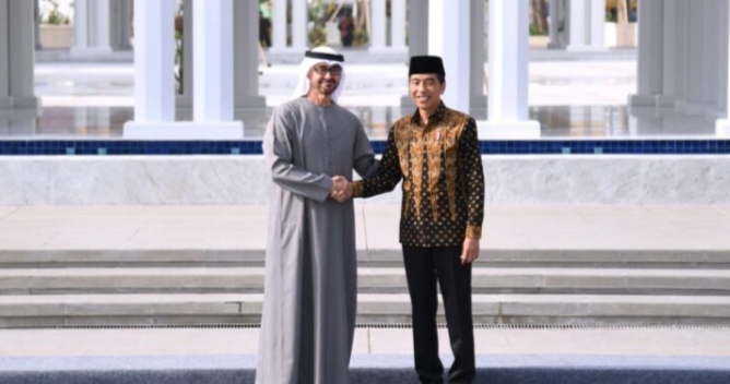 Berkapasitas 10 Ribu Jemaah. Presiden Jokowi dan Presiden MBZ Resmikan Masjid Raya Sheikh Zayed Solo