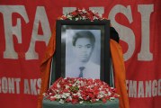 FOTO Mahasiswa Universitas Atma Jaya Gelar Peringatan 24 Tahun Tragedi Semanggi