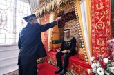 FOTO Anies Baswedan Jalani Tradisi Peusijuek di Pendopo Meuligoe Wali Nanggroe Aceh