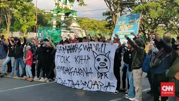Mahasiswa di Makassar Demo Tolak KUHP, Sempat Hadang Truk