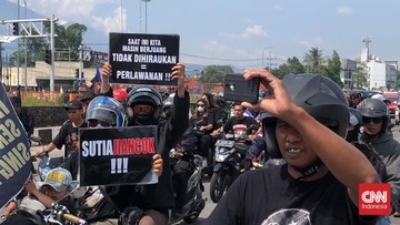 Aksi Diam Ribuan Aremania Lumpuhkan Jalan Malang Raya 135 Menit