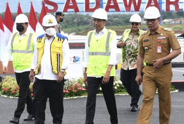 Didampingi Hadi Tjahjanto, Presiden Jokowi Resmikan Bendungan Sadawarna di Sumedang