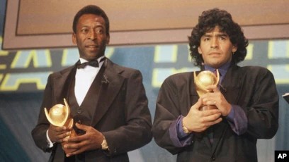 Pele atau Maradona? Siapa yang Lebih Hebat?