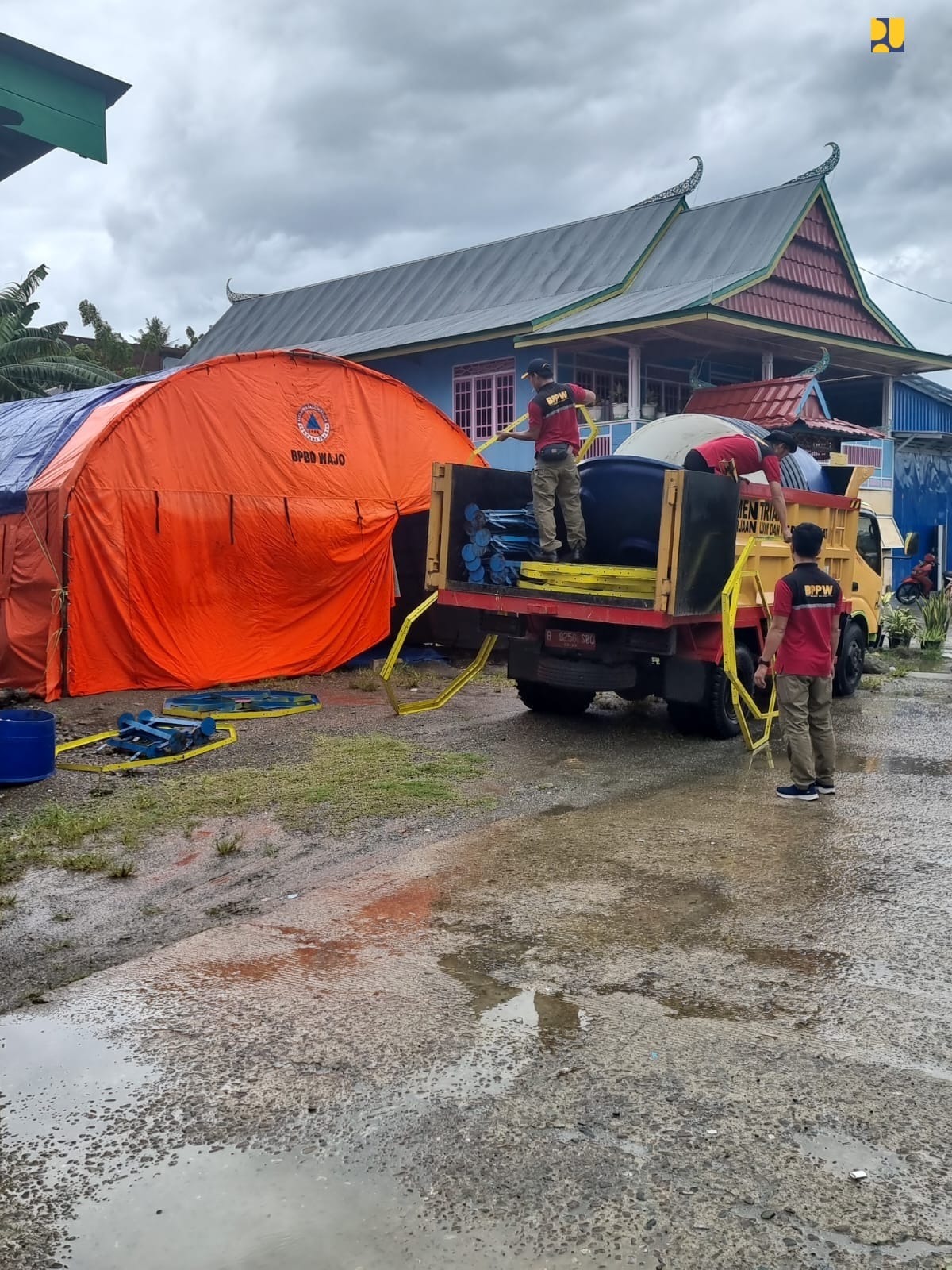 Kementerian PUPR Kerahkan Bantuan Sarpras Sanitasi untuk Korban Banjir Kudus Jateng dan Banjir Wajo Sulsel