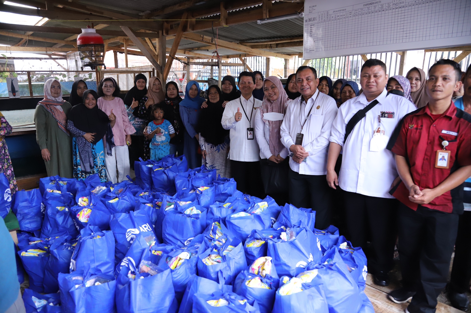 Kementerian PANRB Serahkan Bantuan untuk Korban Gempa Bumi di Cianjur