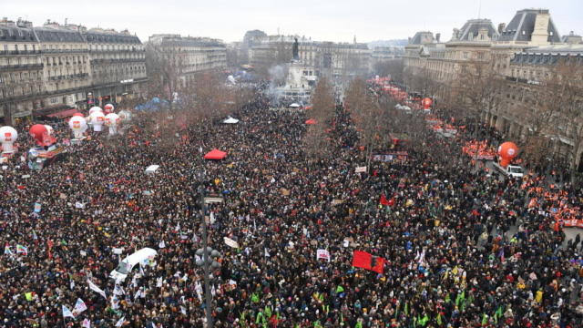 Lebih dari Satu Juta Massa Demonstrasi Protes Presiden Macron Undur Pensiun