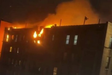Kebakaran Besar di Gedung Apartemen Bronx, Merobek Lantai Atas