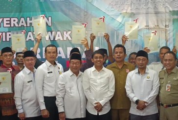 Wamen ATR/BPN Serahkan 30 Sertifikat Tanah Rumah Ibadah di Jakarta Selatan
